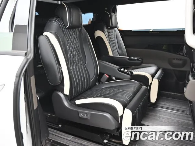 Kia Carnival Generation 4 — Фото автомобиля 12