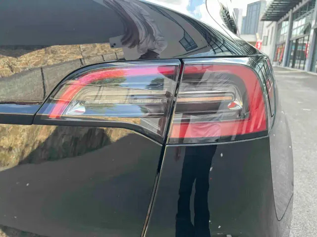 Tesla Model Y — Фото автомобиля 13