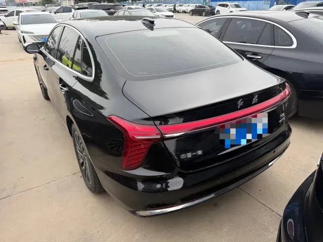 Hongqi H5 — Фото автомобиля 15