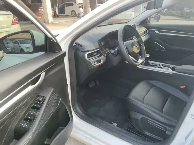 Geely Emgrand — Фото автомобиля 15