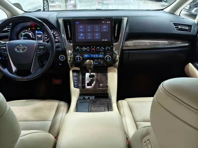 Toyota Alphard — Фото автомобиля 6