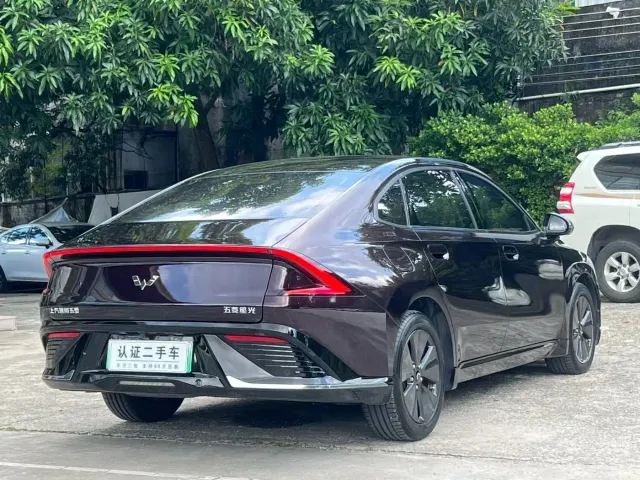 Wuling Starlight — Фото автомобиля 7