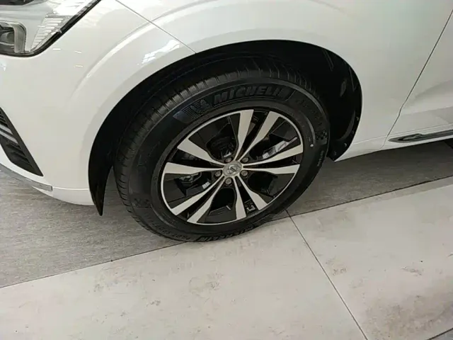 Volvo XC60 — Фото автомобиля 22