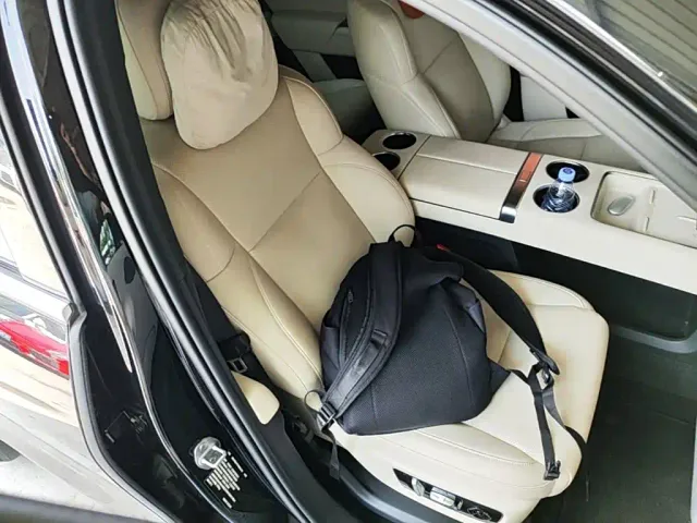 Li Auto L8 — Фото автомобиля 24