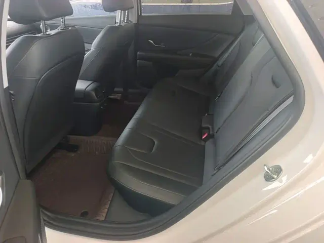 Hyundai Elantra — Фото автомобиля 16