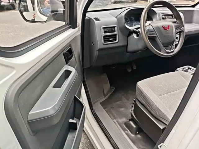 Wuling Yangguang — Фото автомобиля 15