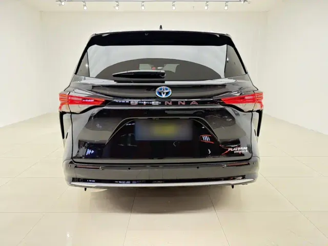 Toyota Sienna — Фото автомобиля 13