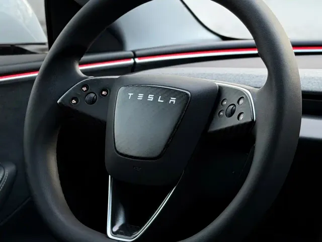 Tesla Model 3 — Фото автомобиля 11