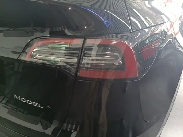Tesla Model Y — Фото автомобиля 7