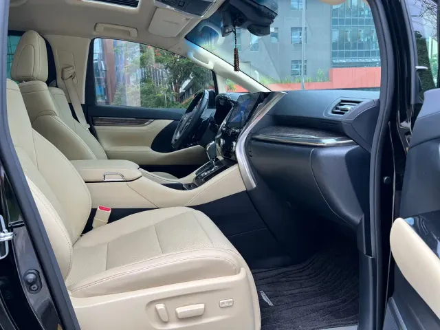 Toyota Alphard — Фото автомобиля 7
