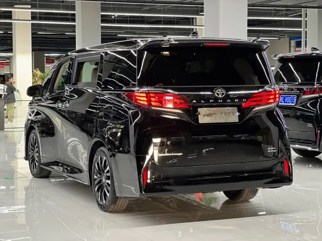 Toyota Alphard — Фото автомобиля 6