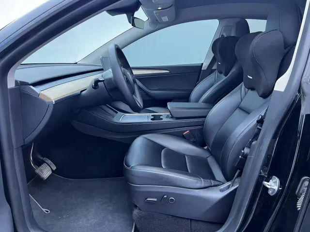 Tesla Model Y — Фото автомобиля 4