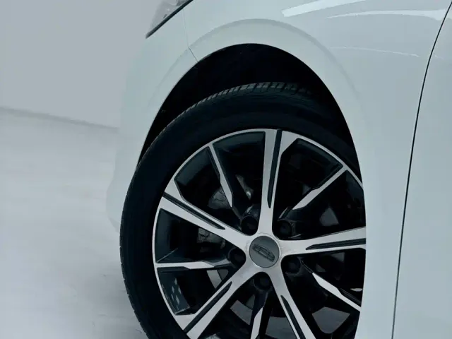 Geely Emgrand — Фото автомобиля 14