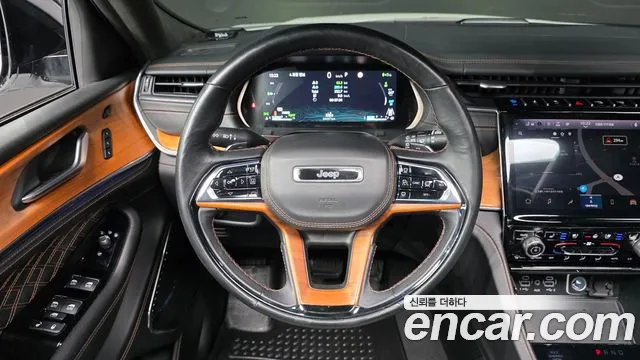 Jeep Cherokee — Фото автомобиля 12