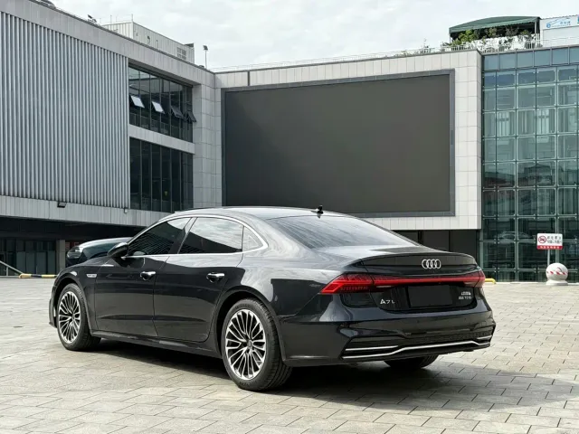 Audi A7L — Фото автомобиля 12