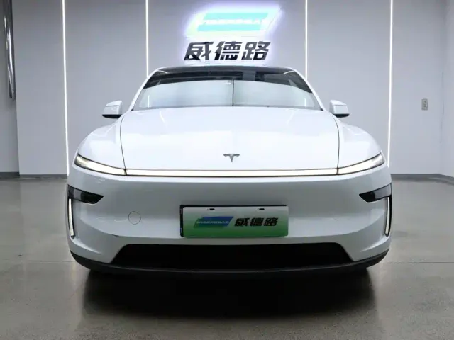 Tesla Model Y L — Фото автомобиля 2