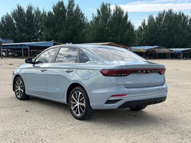 Geely Emgrand — Фото автомобиля 5