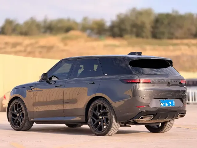 Land Rover Range Rover Sport — Фото автомобиля 9