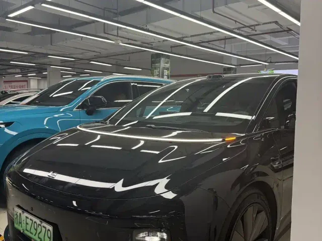 Фотография автомобиля — Li Auto i6