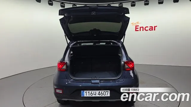 Hyundai Venue — Фото автомобиля 25