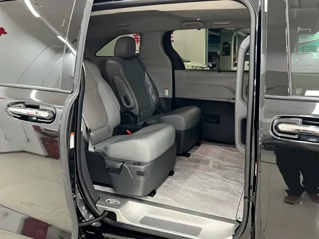 Toyota Granvia — Фото автомобиля 10