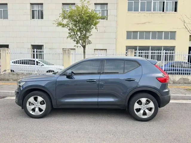 Volvo Volvo XC40 2022 Model T4 AWD Smart Drive Fashion Edition — Фото автомобиля 5