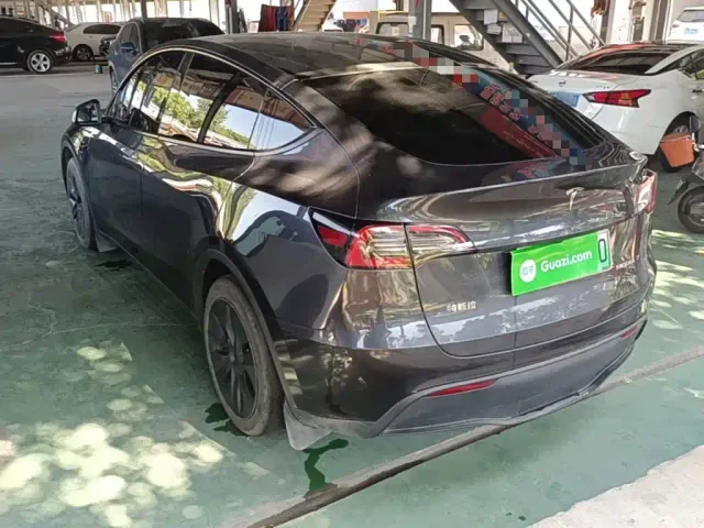 Tesla Model Y — Фото автомобиля 4