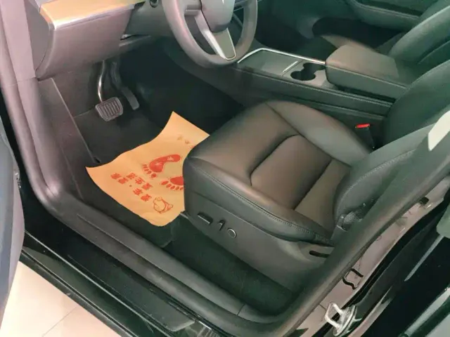 Tesla Model Y — Фото автомобиля 9