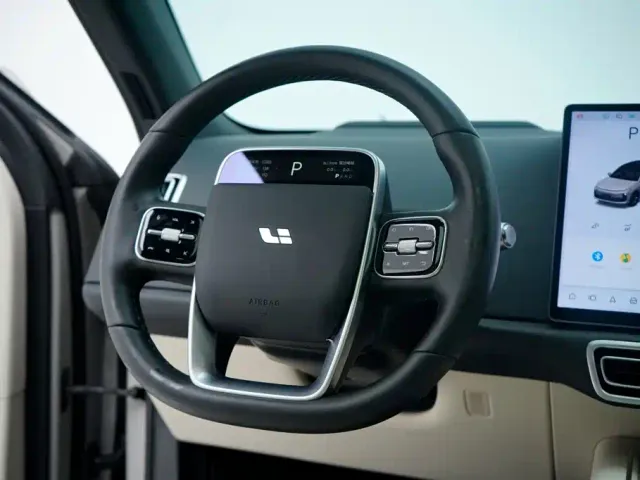 Li Auto L6 — Фото автомобиля 14