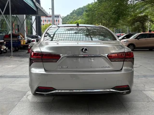 Lexus LS — Фото автомобиля 9