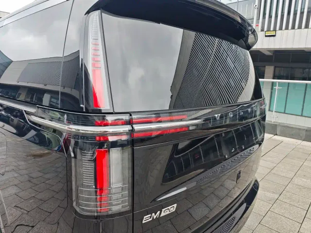 Volvo EM90 — Фото автомобиля 10