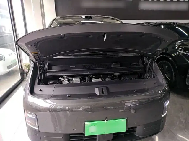 Li Auto MEGA — Фото автомобиля 19