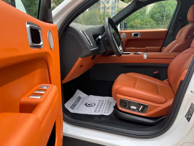 Li Auto L7 — Фото автомобиля 7