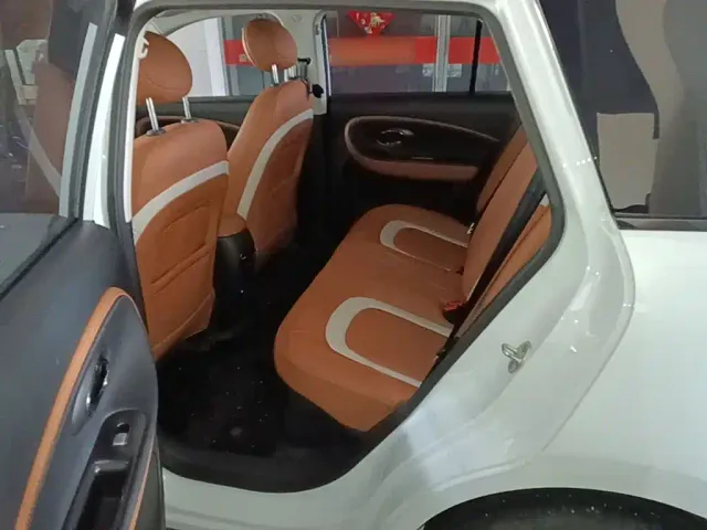 JAC Yiwei 3 — Фото автомобиля 16