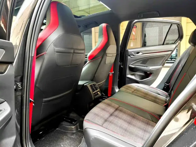 Volkswagen Golf GTI — Фото автомобиля 4