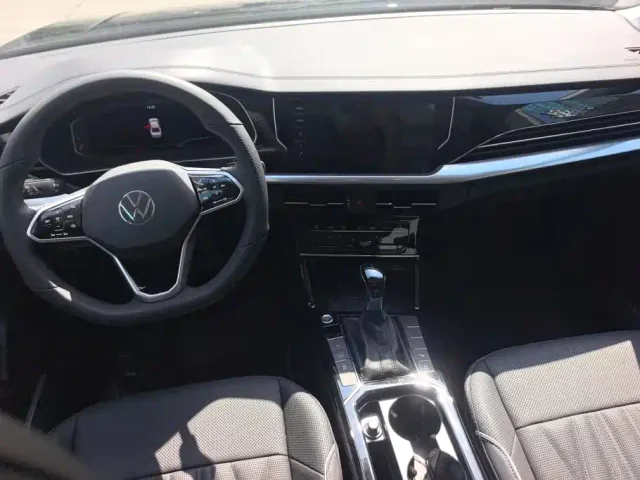 Volkswagen Passat — Фото автомобиля 12