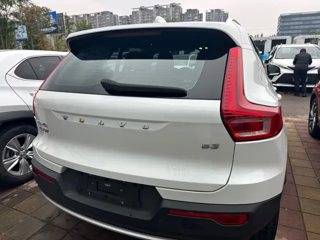 Volvo XC40 — Фото автомобиля 10