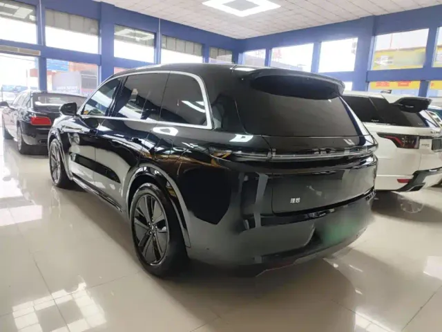 Li Auto L8 — Фото автомобиля 22
