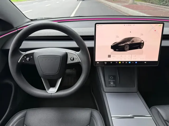 Tesla Model 3 — Фото автомобиля 14