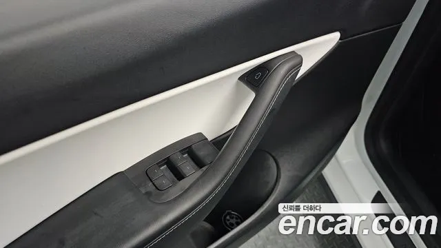Tesla Model Y — Фото автомобиля 25