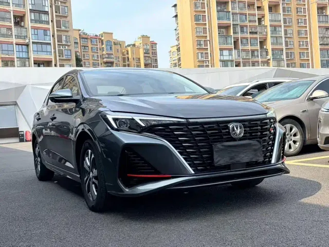 Changan Eado — Фото автомобиля 3