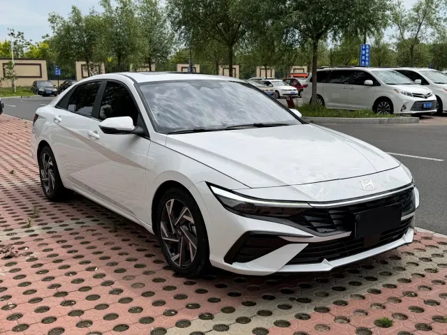 Hyundai Elantra — Фото автомобиля 3