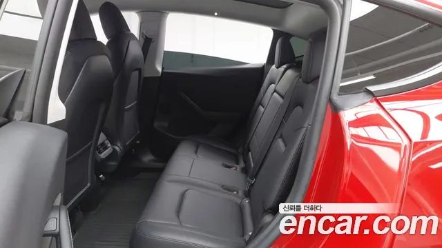 Tesla Model Y — Фото автомобиля 13