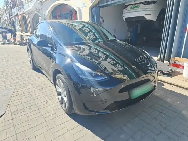 Tesla Model Y — Фото автомобиля 3