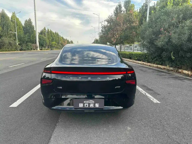Xpeng P7 — Фото автомобиля 20