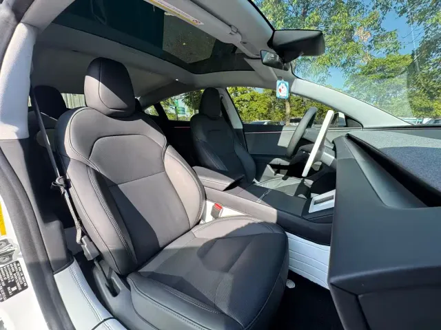 Tesla Model 3 — Фото автомобиля 7