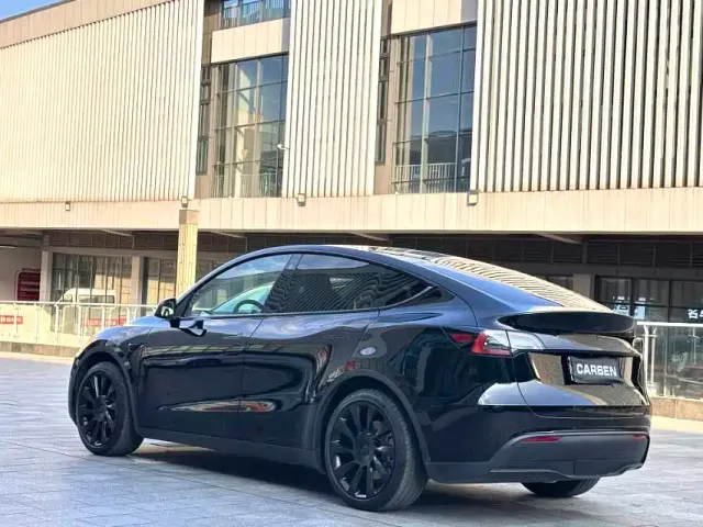 Tesla Model Y — Фото автомобиля 9