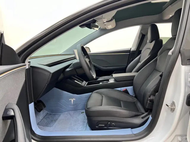 Tesla Model 3 — Фото автомобиля 8