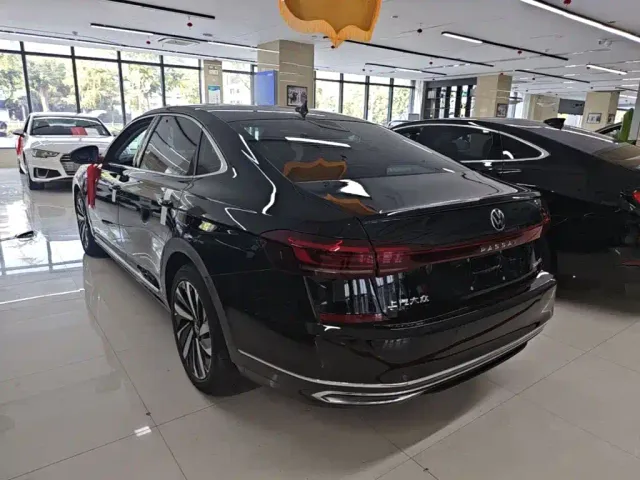 Volkswagen Passat — Фото автомобиля 4