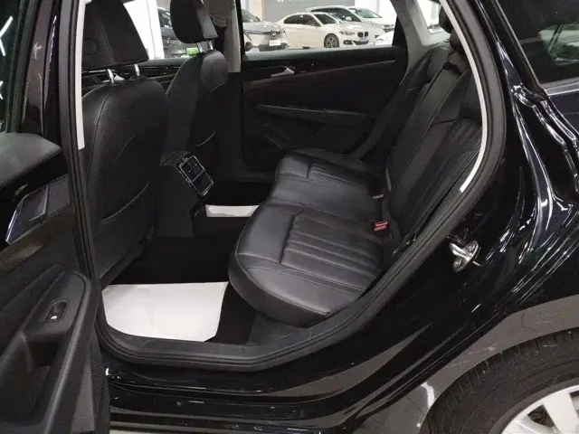 Volkswagen Passat — Фото автомобиля 12